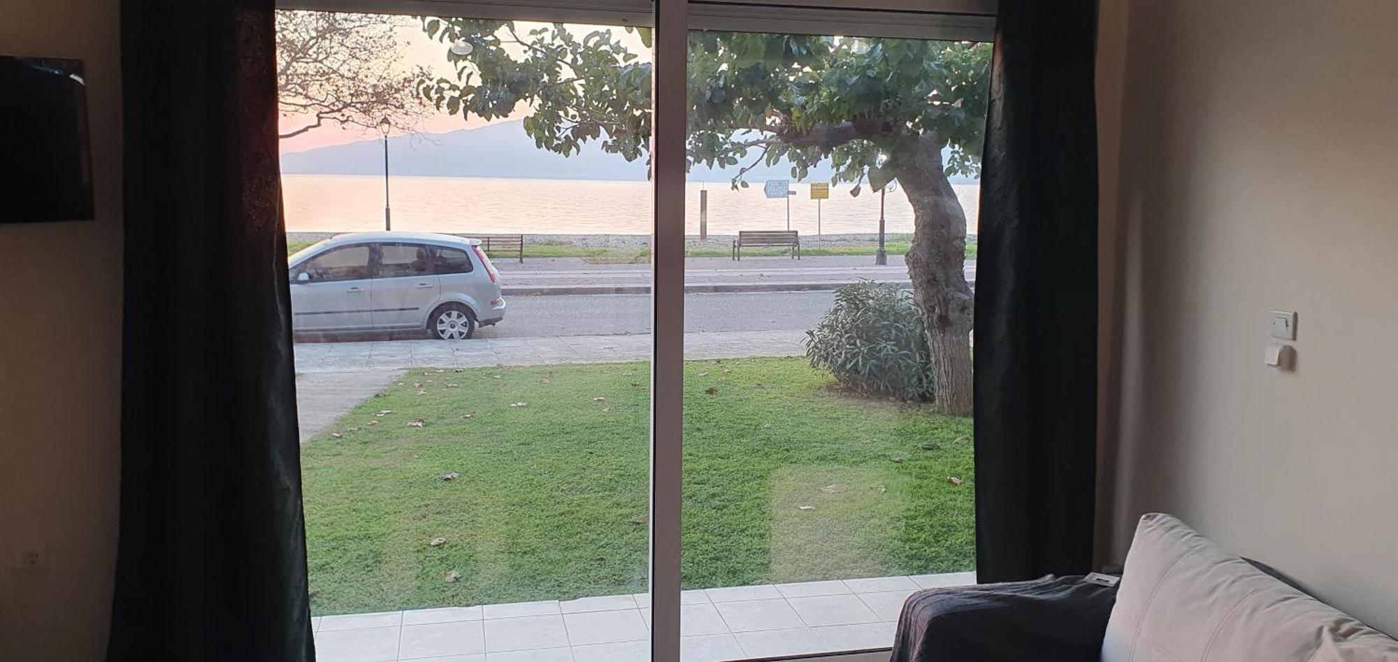 Nafpaktos Seaside Apartment Bagian luar foto