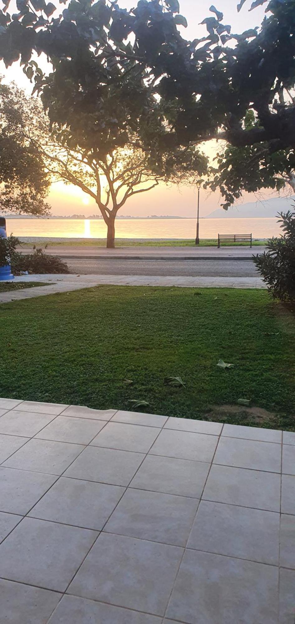 Nafpaktos Seaside Apartment Bagian luar foto